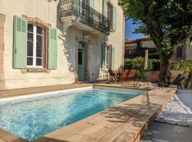 Le vieux tilleul, hotel with pools in Cavillargues