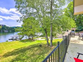 Waterfront Piney Flats Home with Private Dock!, villa i Piney Flats