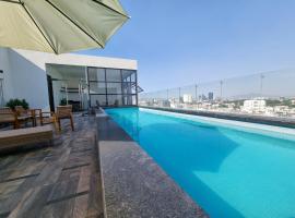 Tribu Sonata with pool, hotel a Guadalajara