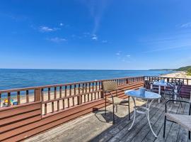 Beachfront Wading River Home with Deck and Grill!, מלון בWading River