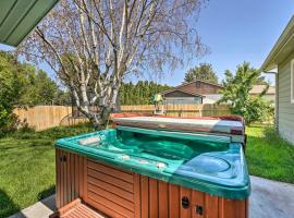 Lovely Twin Falls Home with Private Hot Tub! บ้านพักในทวินฟอลส์