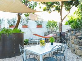 Villa Trani - close to the beach & beautiful garden, hotel 