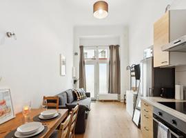 Lux Apartment in Charlottenberg, hotel near Richard-Wagner-Platz Underground Station, Berlin