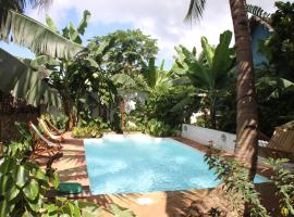 Les bungalows d'Ambonara, hotel v destinaci Hell-Ville