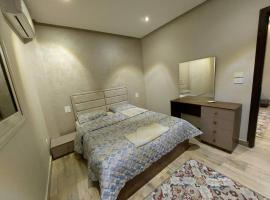 Eco Inn: Sherook66B2 1 BR Apartment With Garden, apartment in Madīnat ash Shurūq