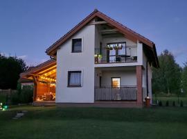 Sunny Lake House Warmia i Mazury jezioro Dadaj, hotel dengan parking di Biskupiec