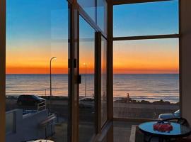 beachfront apartment 5/22 Esplanades seaviews, hotel que admite mascotas en Glenelg