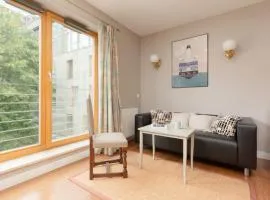 Elegancki Apartament w Centrum Gdyni z Parkingiem by Noclegi Renters