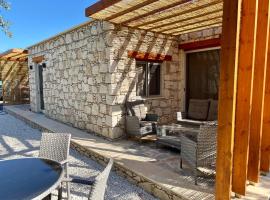 Ammos Luxury Suits and Residences, hotel in Peyia
