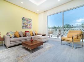 Luxury 1 bed apartment near Seven Mile Beach at The Grove - Villa Pina Colada, hotel in Upper Land