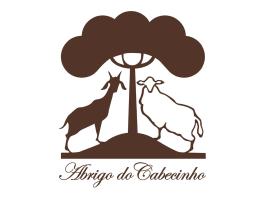 ABRIGO DO CABECINHO - SERRA DA ESTRELA, hotel u gradu 'Cortes do Meio'