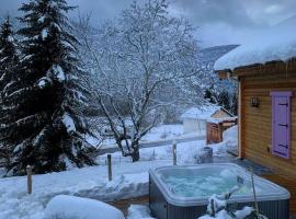 Chalet L'Élégance - SPA - Serviettes - Peignoirs - Lits faits - Ménage inclus, hôtel à Rochesson