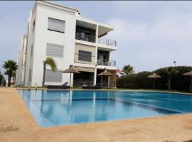 Appartement front de mer avec piscine à Dar Bouazza, viešbutis mieste Dar Bouaza