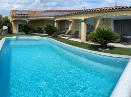 Chambre avec charme, hotel v destinaci Garons