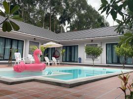 Pool Villa Nita, hotel v destinaci Ban Na Klang