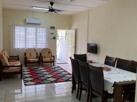 Homestay Sri Jasmine، فندق في كاجانغ