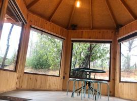 Cabaña Recinto Valle Las Trancas, hotel with hot tubs in Recinto