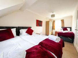 4 Bedroom house for Contractors,family,free parking,study,internet in ipswich, hotel económico en Ipswich