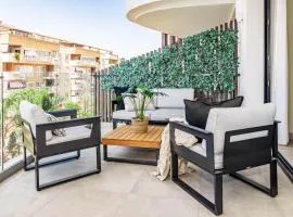 INF33K- Stunning city apartment close to beaches