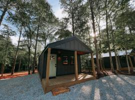 Cabin #7 With Kitchenette, hotel di Hartwell