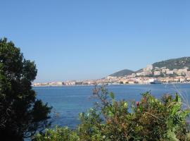 Rez de villa Aspretto Lazaret, habitació en una casa particular a Ajaccio