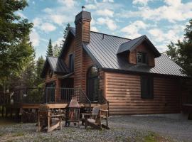 Chalet Bonheur -Rustique- Pet friendly，Rivière-Rouge的小屋