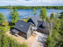 The Point on Green Lake, vacation home in Interlochen