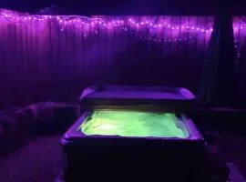 Bankhead Accommodation with Hot Tub in Aberdeenshire