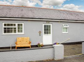 2 Black Horse Cottages، فندق يسمح بالحيوانات الأليفة في Pentraeth