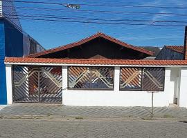 Casa Peruibe 350metros Praia, hotel a Peruíbe