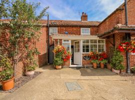Holly Cottage, pet-friendly hotel in Swaffham