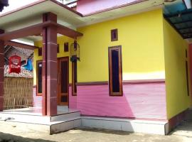 Ijen kingdom guest house, παραθεριστική κατοικία σε Tamansuruh