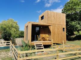 Agréable Tiny house à la campagne, hotel dengan parkir di Coulombs