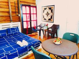 보카스 타운에 위치한 호텔 Poetry Garden Bocas Town Colon Island- Deluxe Bungalow Cabin-AC-Enjoy the Night Life