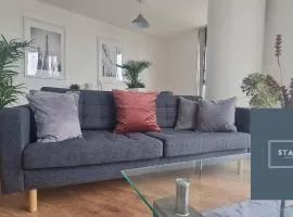 City Centre 2 Bedroomed Apartment - Great views - wifi