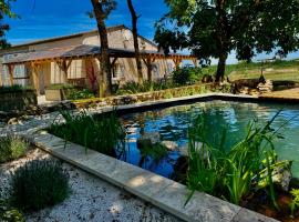 Domaine Le Tournier, hotel con estacionamiento en Thézac