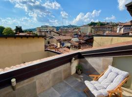 Magic Place Bergamo! Relax Apartment with terrace in the heart of the city, hotel in Bergamo