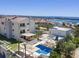 Family-friendly apartments with swimming pool Novalja, Pag - 14275