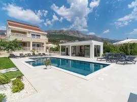Villa Marisa with 51sqm pool, 5 bedrooms, gym
