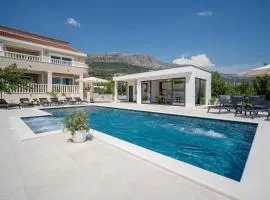 Villa Marisa with 51sqm pool, 5 bedrooms, gym