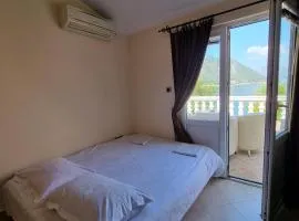 lovely apartment on the sea shore, with a view and free Wi-Fi