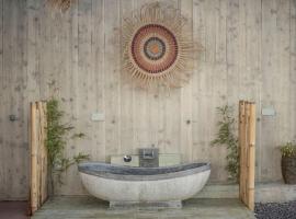 Villa - Cantinho do Para&iacute;so, Lodge in Santo Esp&iacute;rito