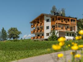 Im Wiesengrund Apartments, hotel in Sexten