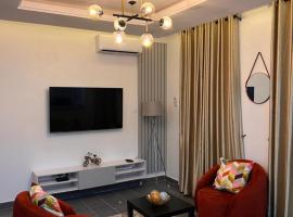 Luxury 1 bedroom flat with pool at Kingsland Lekki, hotel with parking in Igboefon
