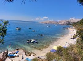 Apartmani Denis, hotel de playa en Stara Baška