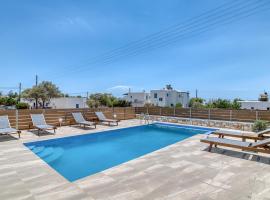 Ippocampos Seaside Serenity - Unwind at Paros Poolside Retreats, hotell i Aliki