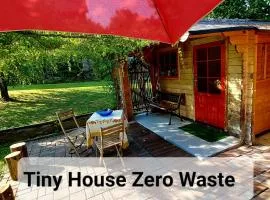 Natural Cottage Glamping Eco-Tiny House、Škocjanのタイニーハウス