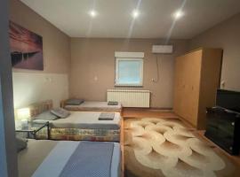 Prenociste Pecinci Biker Friendly, hotel v destinaci Pećinci
