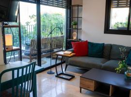 Lovely 1-bedroom apartment in The best location, Familienhotel in Tel Aviv