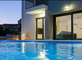 Villa BO, hotel cu piscine din Koprivno